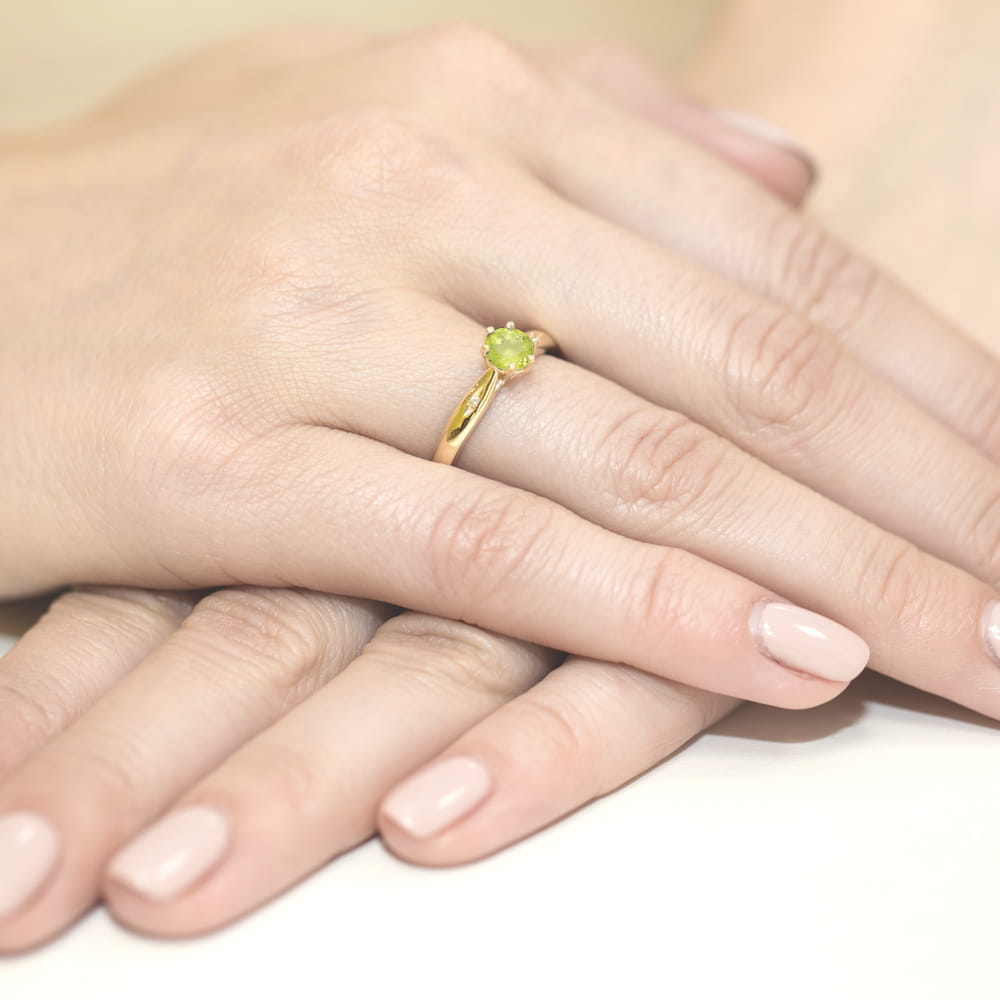 Inel Aur 9K cu Peridot 0.60 ct si Diamante Naturale 0.01 ct