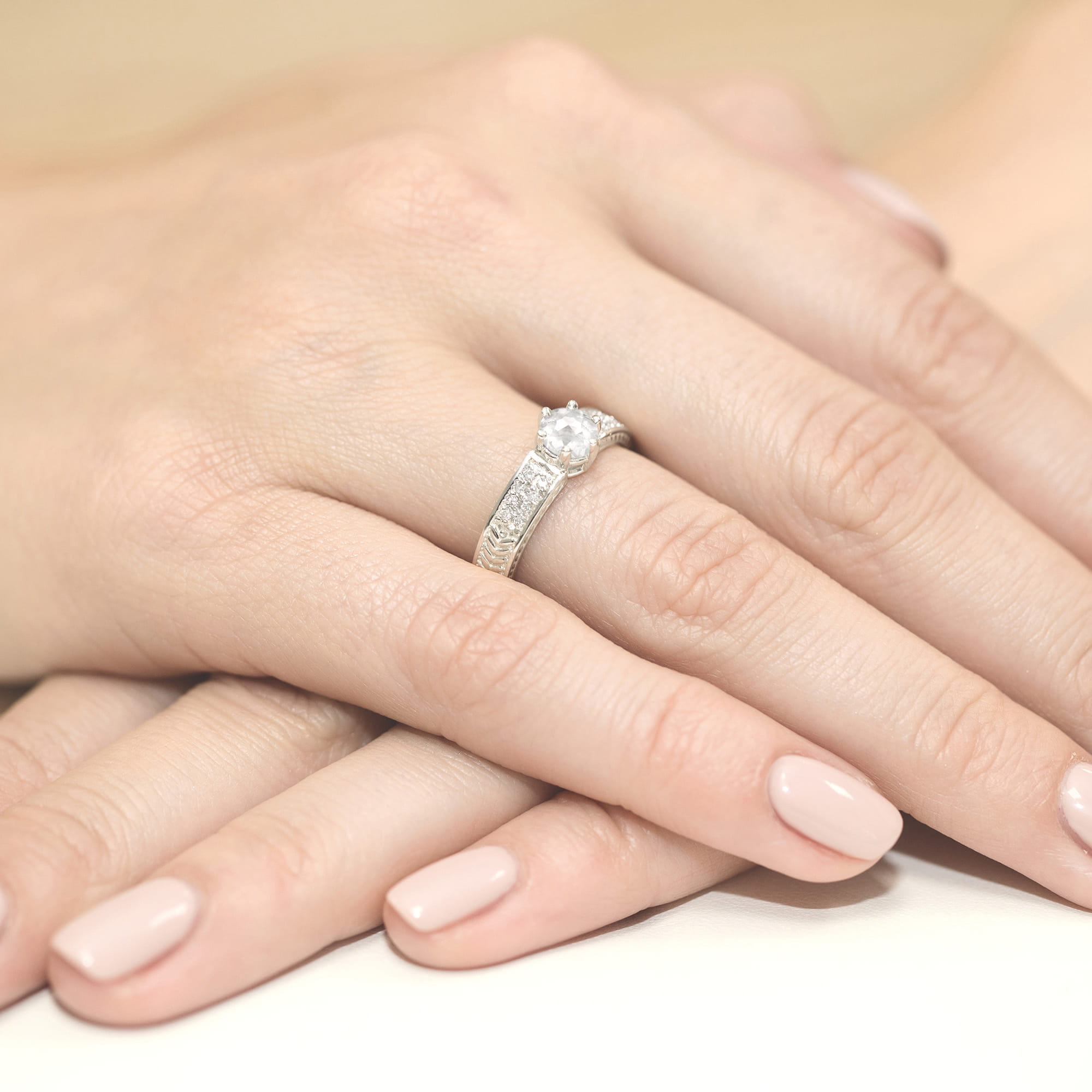 Inel Aur 9K cu Safir Alb 0.60 ct si Diamante Naturale 0.08 ct