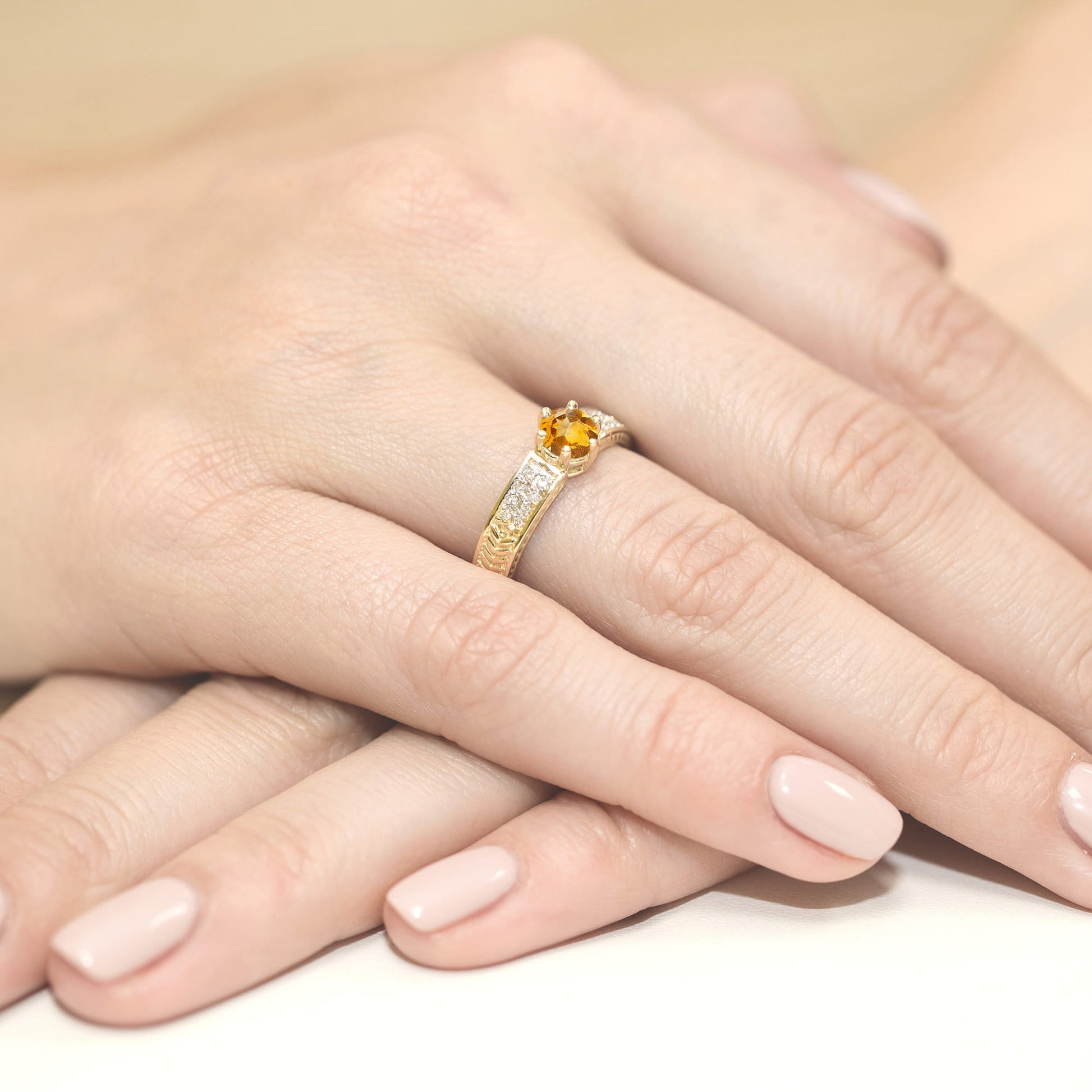 Inel Aur 9K cu Citrin 0.50 ct si Diamante Naturale 0.08 ct