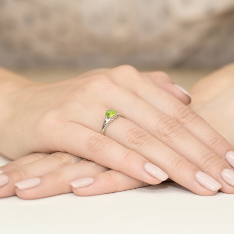 Inel Aur 9K cu Peridot 0.60 ct si Diamante Naturale 0.03 ct
