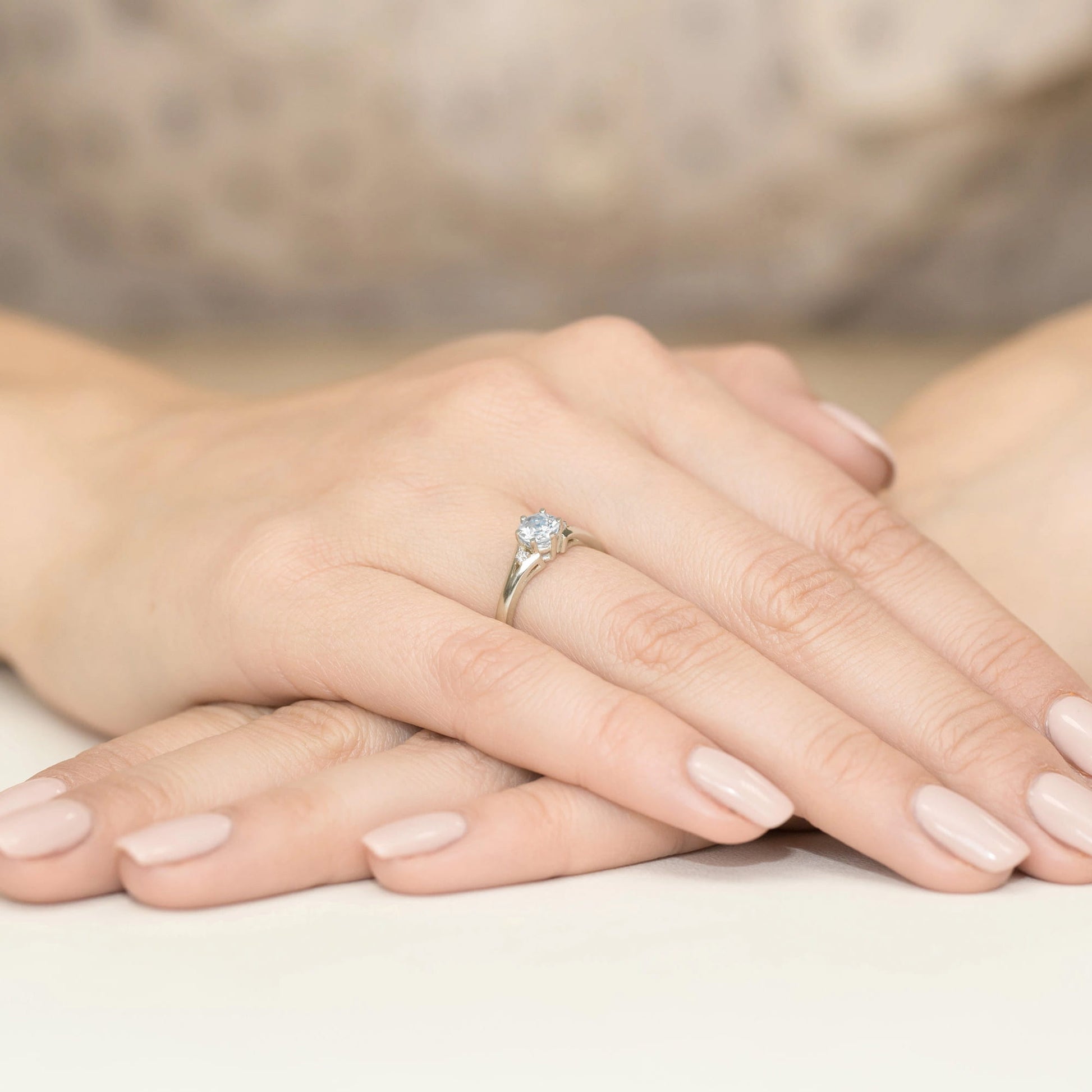 Inel Aur 9K cu Safir Alb 0.60 ct si Diamante Naturale 0.03 ct
