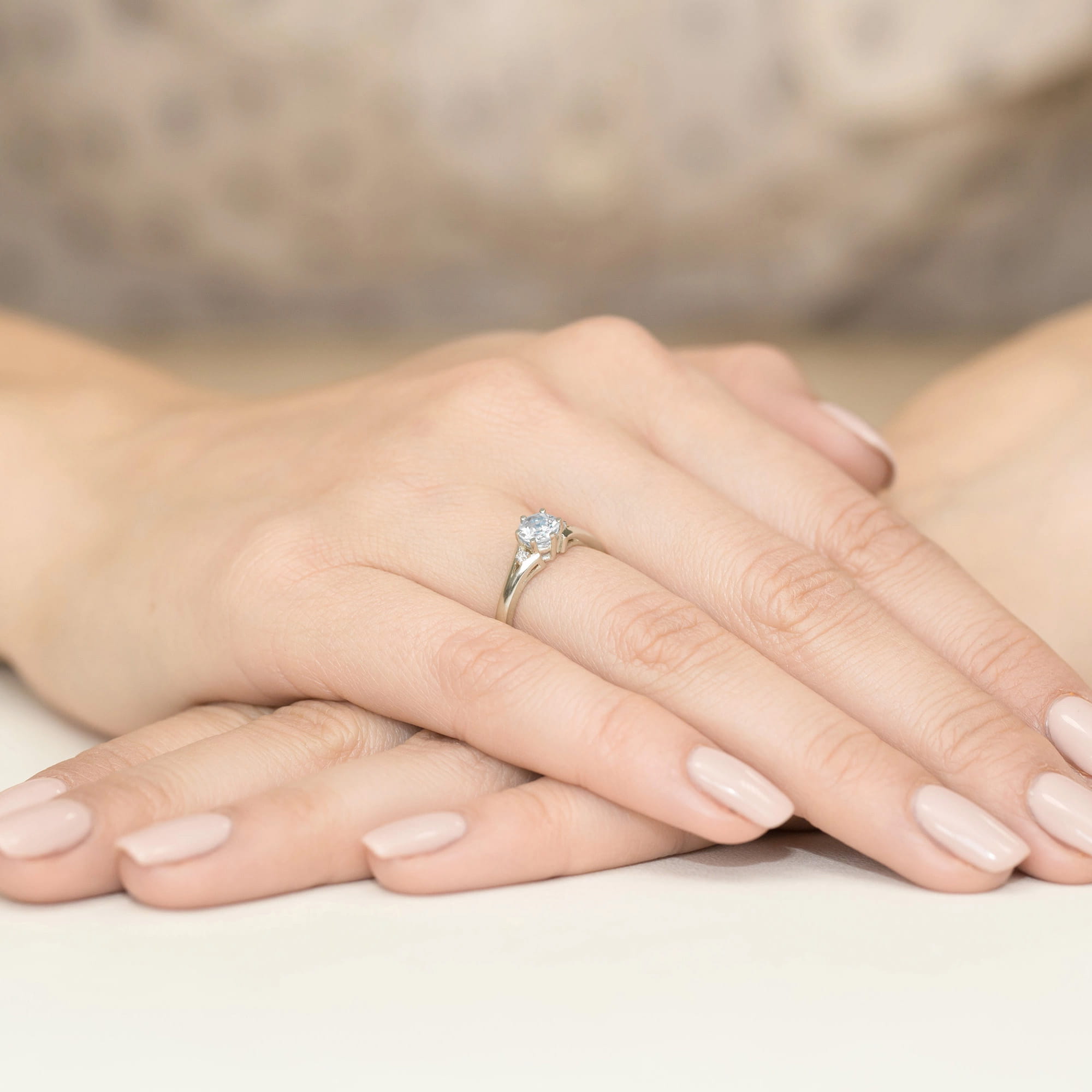 Inel Aur 9K cu Safir Alb 0.60 ct si Diamante Naturale 0.03 ct