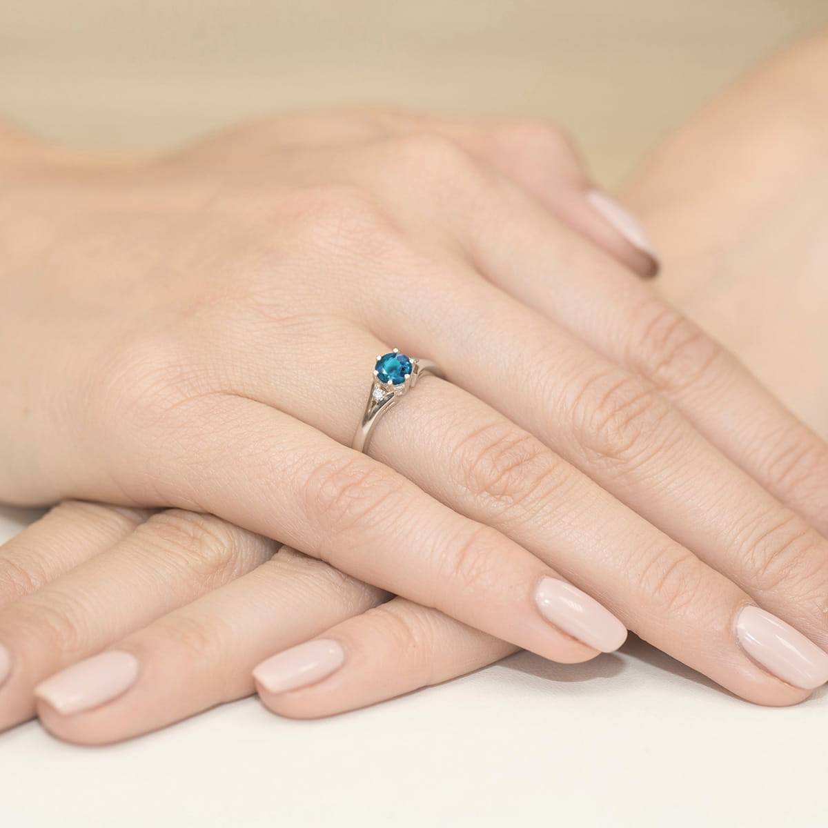 Inel Aur 9K cu Topaz London Blue 0.50 ct si Diamante Naturale 0.03 ct