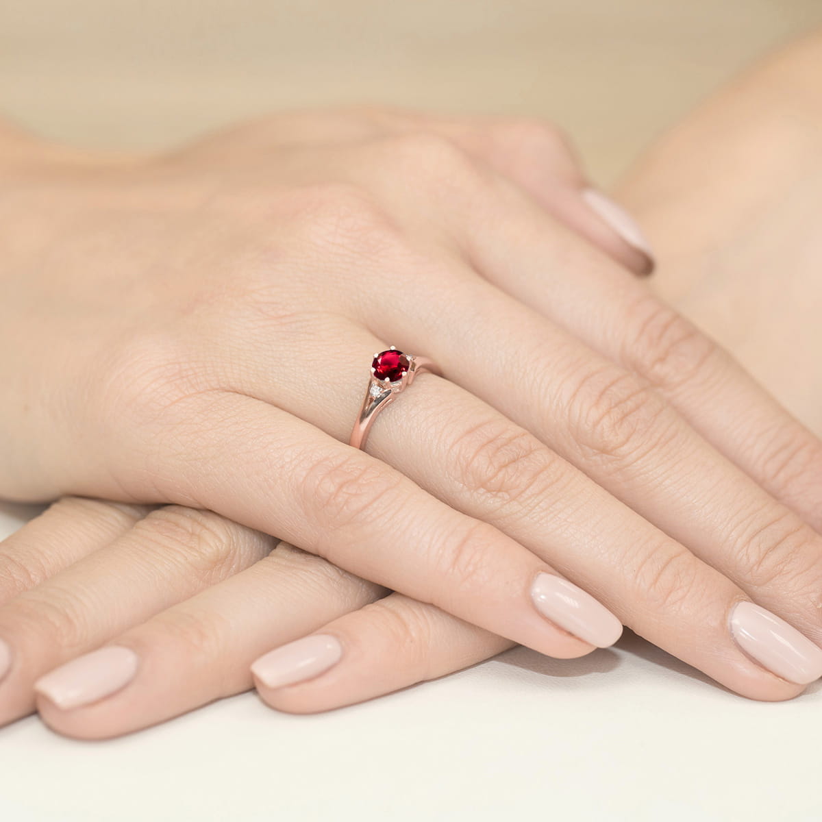 Inel Aur 14k cu Rubin 0.60 ct  si Diamante Naturale 0.0145 ct