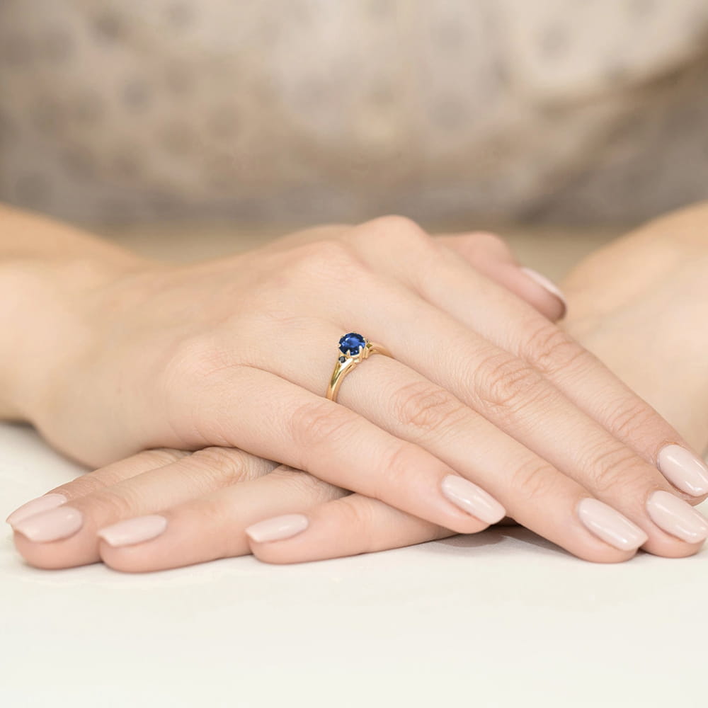 Inel Aur 14k cu Safir 0.50 ct si Diamante Negre 0.029 ct