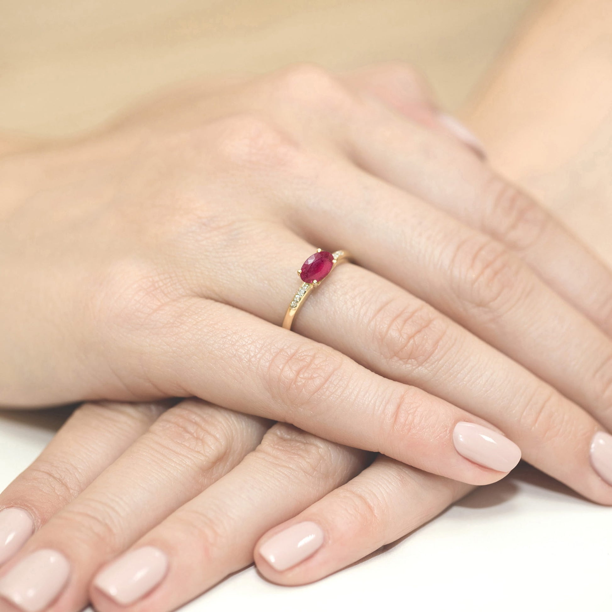 Inel Aur 9K cu Rubin 0.60 ct si Diamante Naturale 0.03 ct