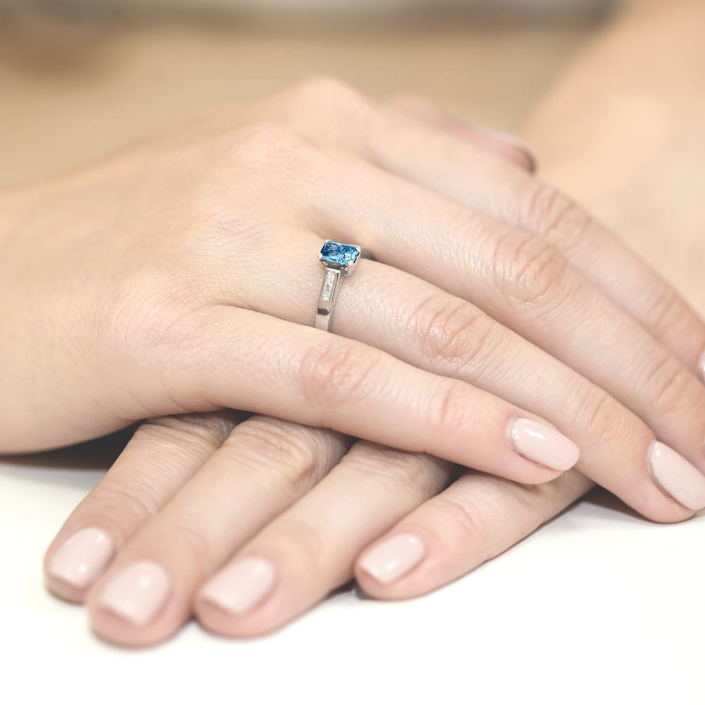 Inel Aur 9K cu Topaz Swiss 0.65 ct si Diamante Naturale 0.04 ct