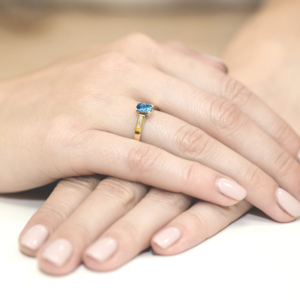 Inel Aur 9K cu Topaz Swiss 0.65 ct si Diamante Naturale 0.04 ct
