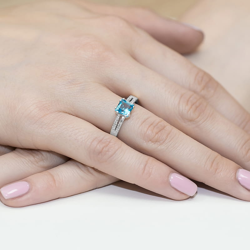 Inel Aur 9K cu Topaz Swiss 1.10 ct si Diamante Naturale 0.06 ct