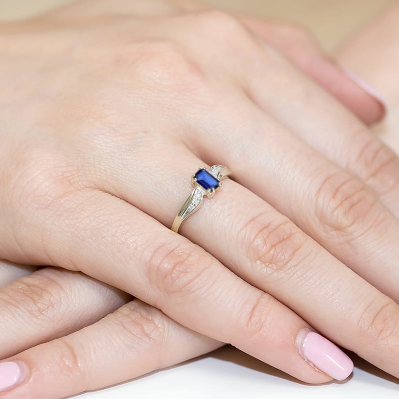 Inel Aur 9K cu Safir 0.60 ct si Diamante Naturale 0.03 ct