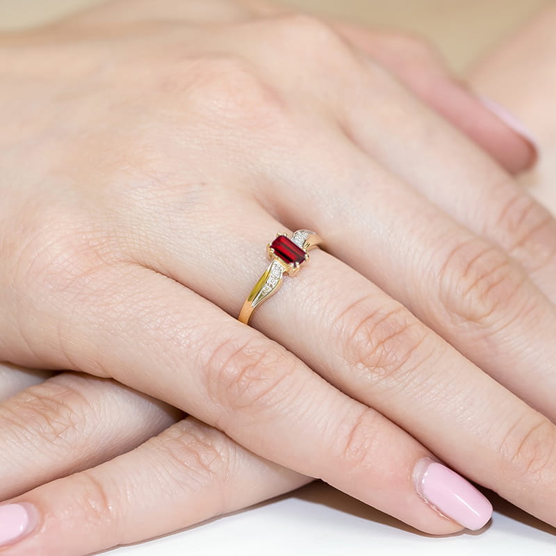 Inel Aur 9K cu Rubin 0.80 ct si Diamante Naturale 0.03 ct