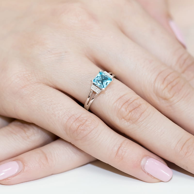 Inel Aur 9K cu Topaz Swiss 1.40 ct si Diamante Naturale 0.03 ct