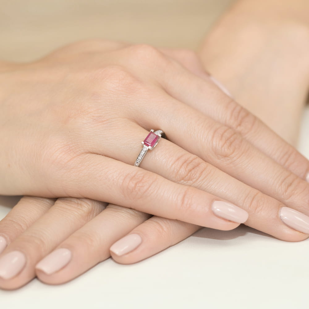 Inel Aur 9K cu Rubin 0.80 ct si Diamante Naturale 0.03 ct