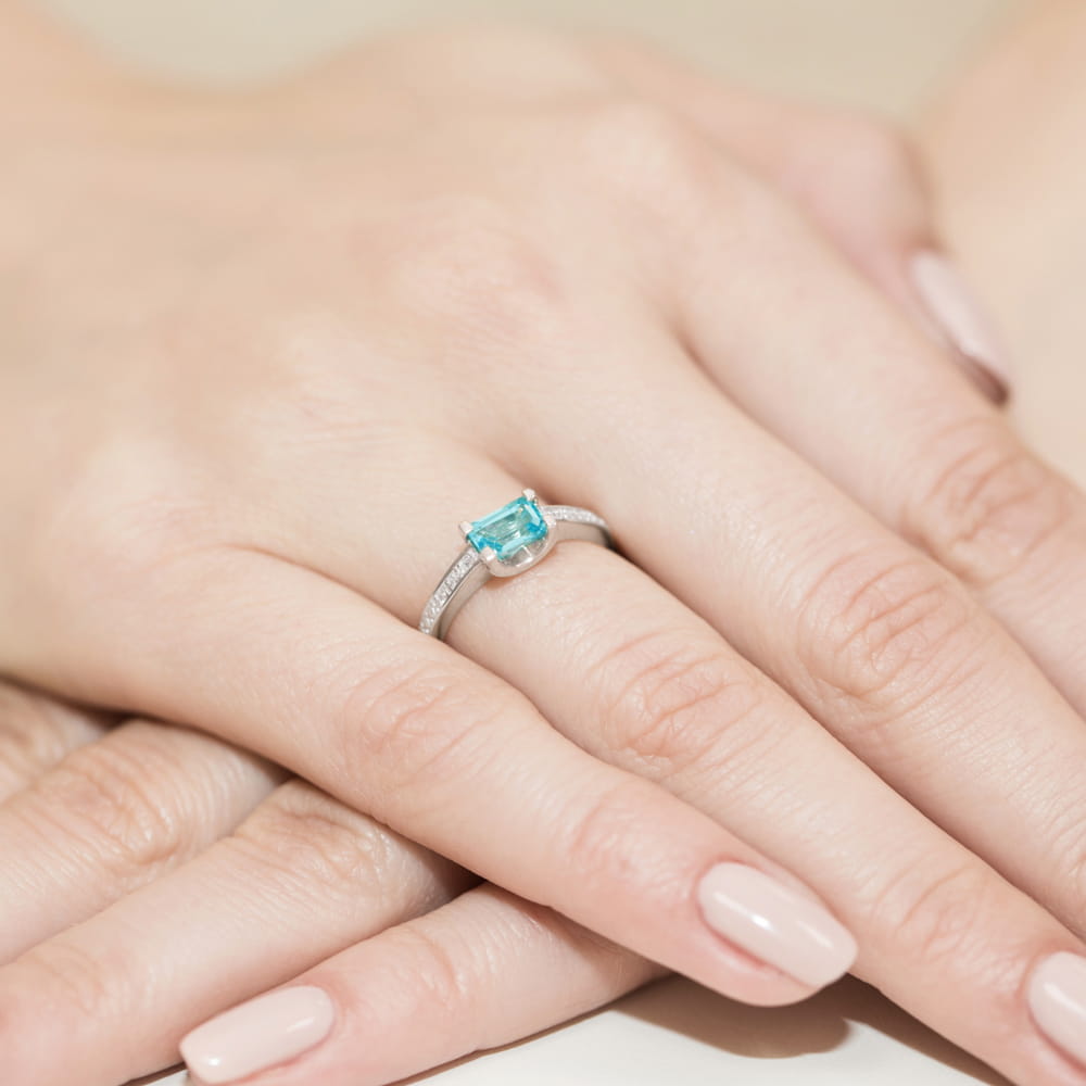 Inel Aur 9K cu Topaz Swiss 0.65 ct si Diamante Naturale 0.03 ct
