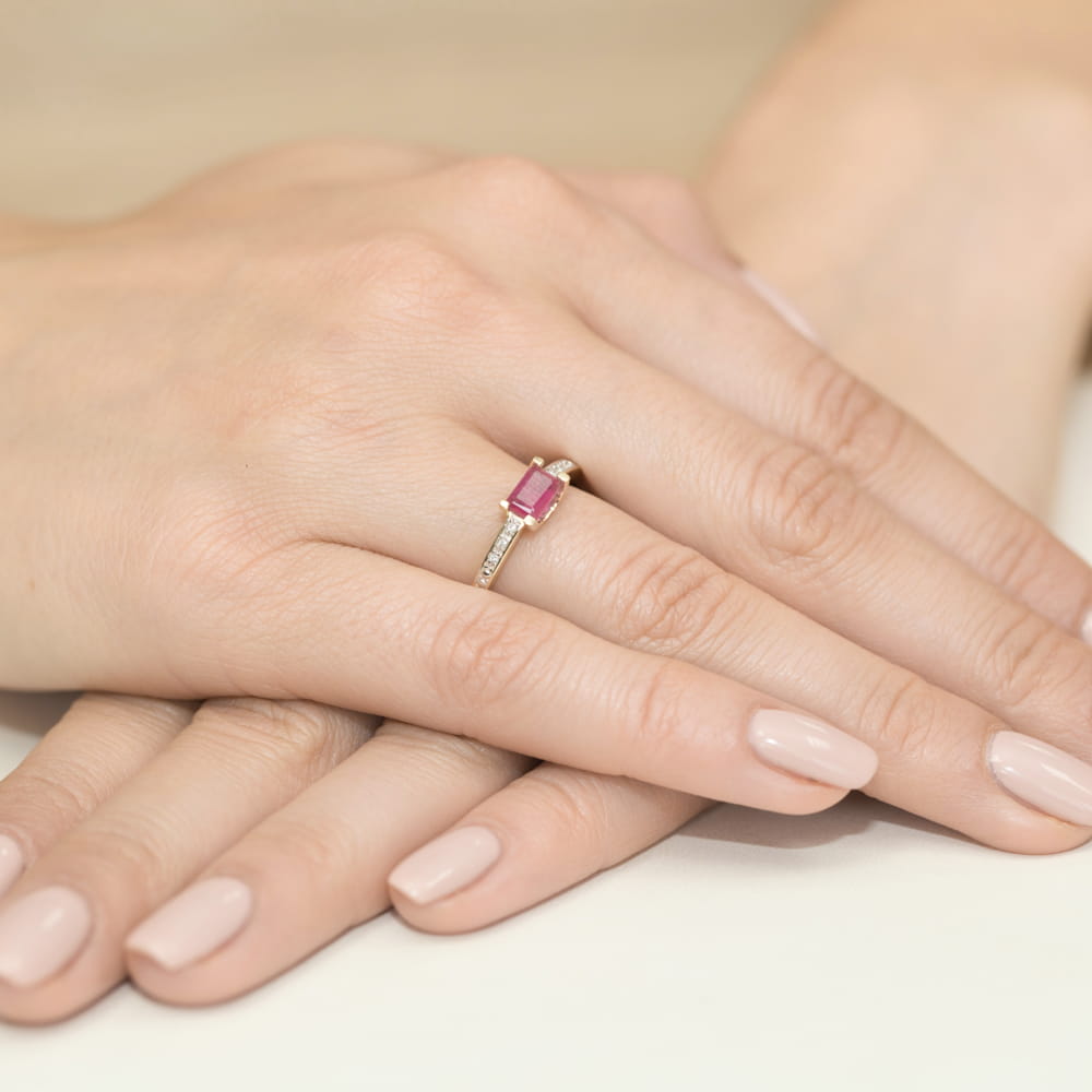Inel Aur 9K cu Rubin 0.80 ct si Diamante Naturale 0.03 ct