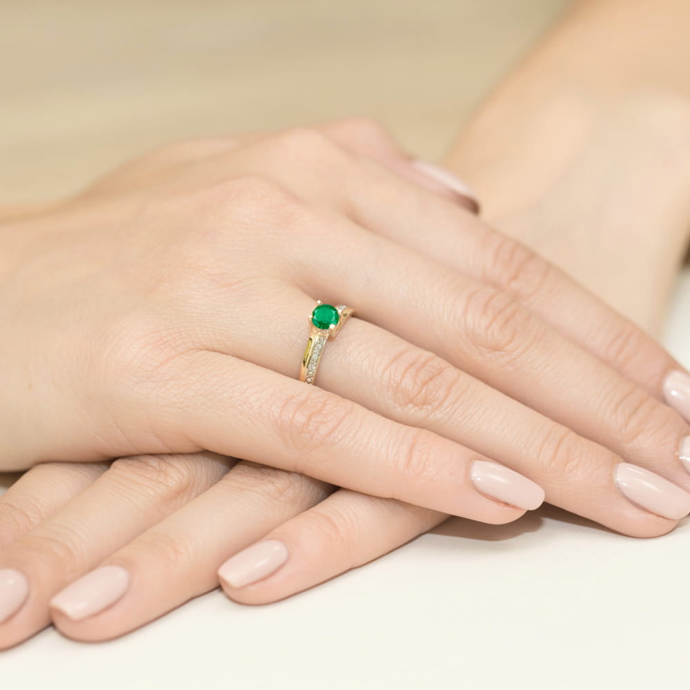 Inel Aur 9K cu Smarald 0.50 ct si Diamante Naturale 0.03 ct