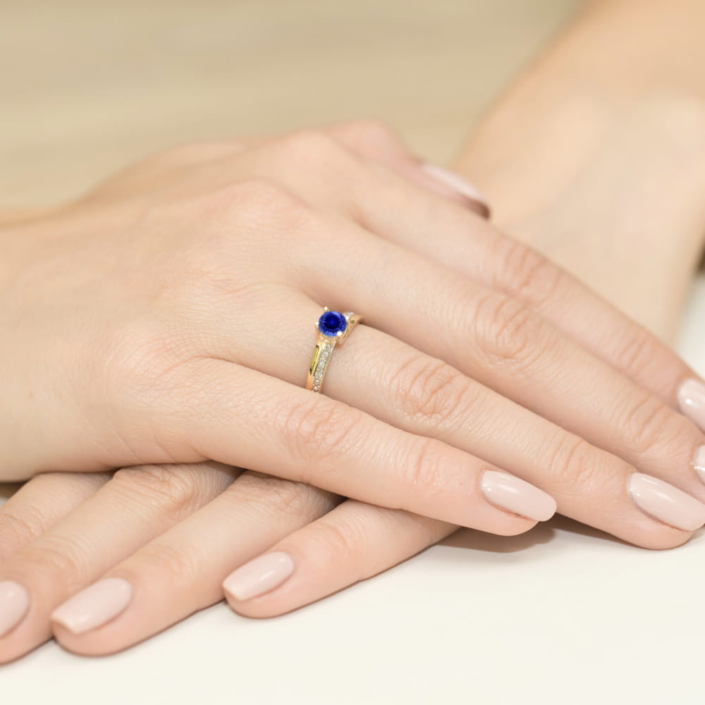 Inel Aur 9K cu Safir 0.50 ct si Diamante Naturale 0.03 ct