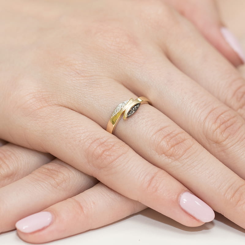 Inel Aur 9K cu Diamante Naturale Albe si Negre 0.03 ct