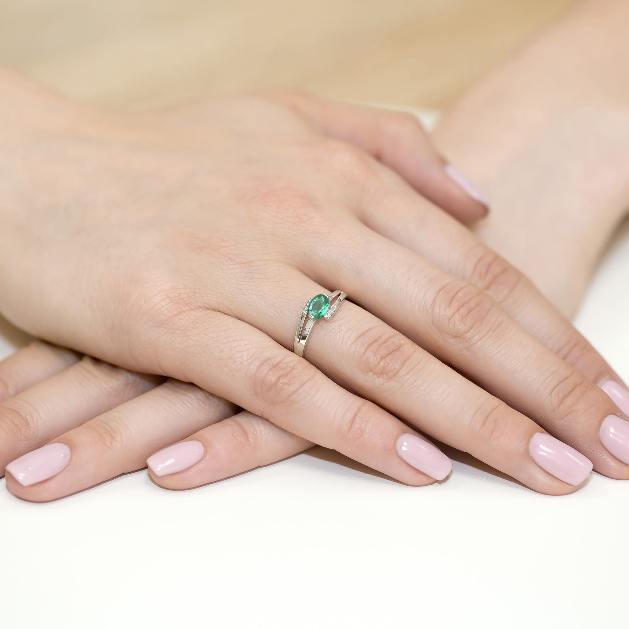 Inel Aur 9K cu Smarald 0.40 ct si Diamante Naturale 0.05 ct
