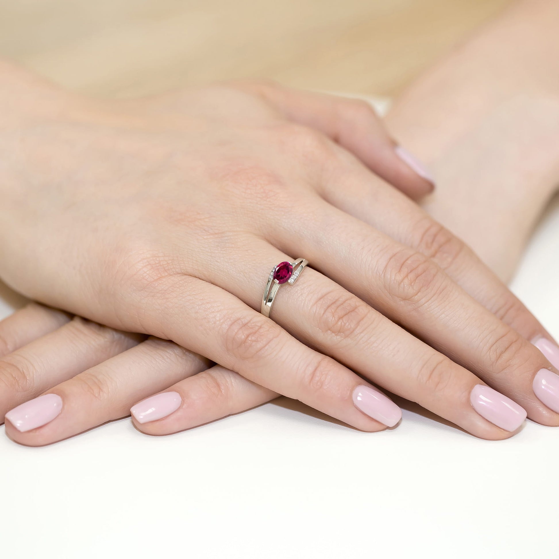 Inel Aur 9K cu Rhodolite 0.50 ct si Diamante Naturale 0.05 ct