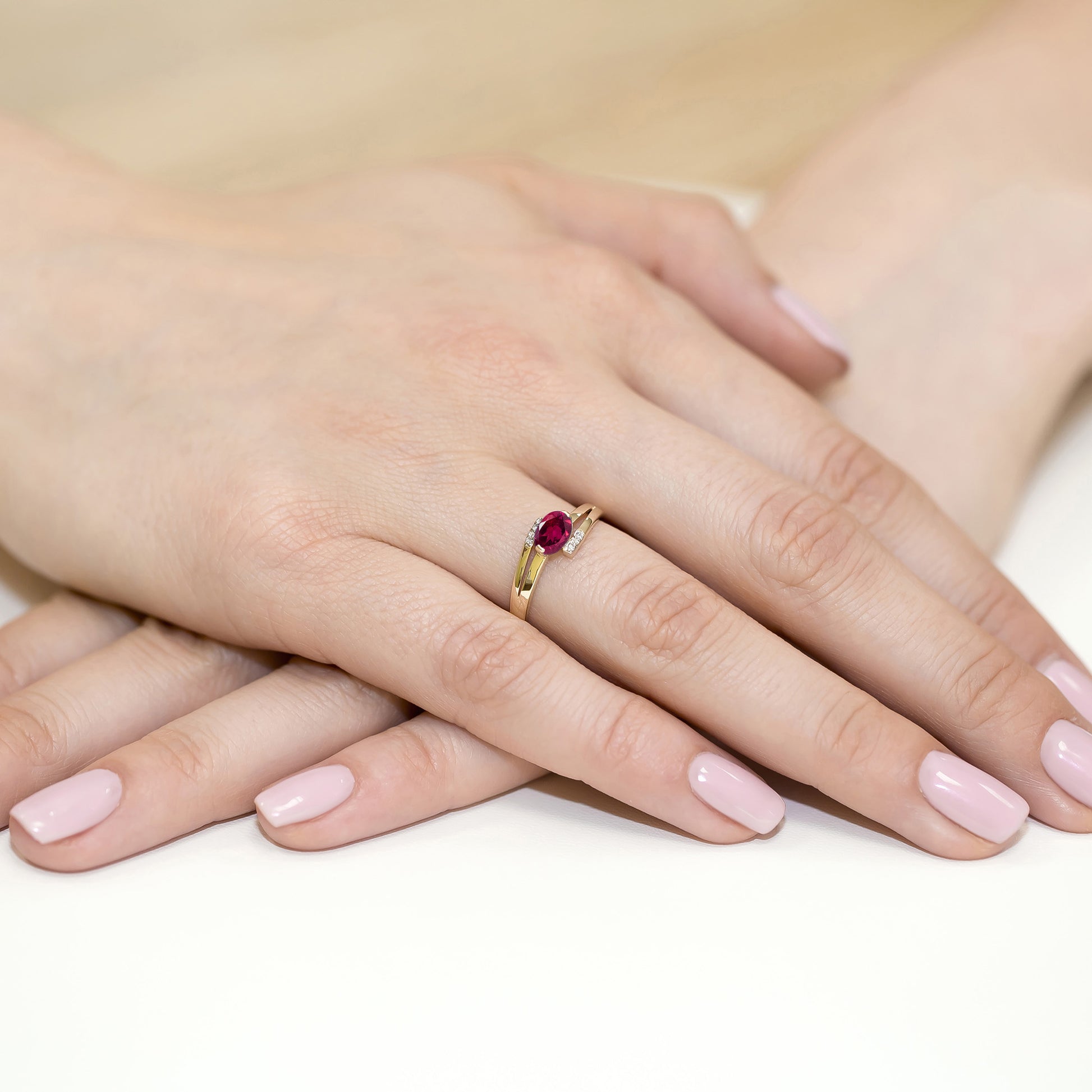 Inel Aur 9K cu Rhodolite 0.50 ct si Diamante Naturale 0.05 ct