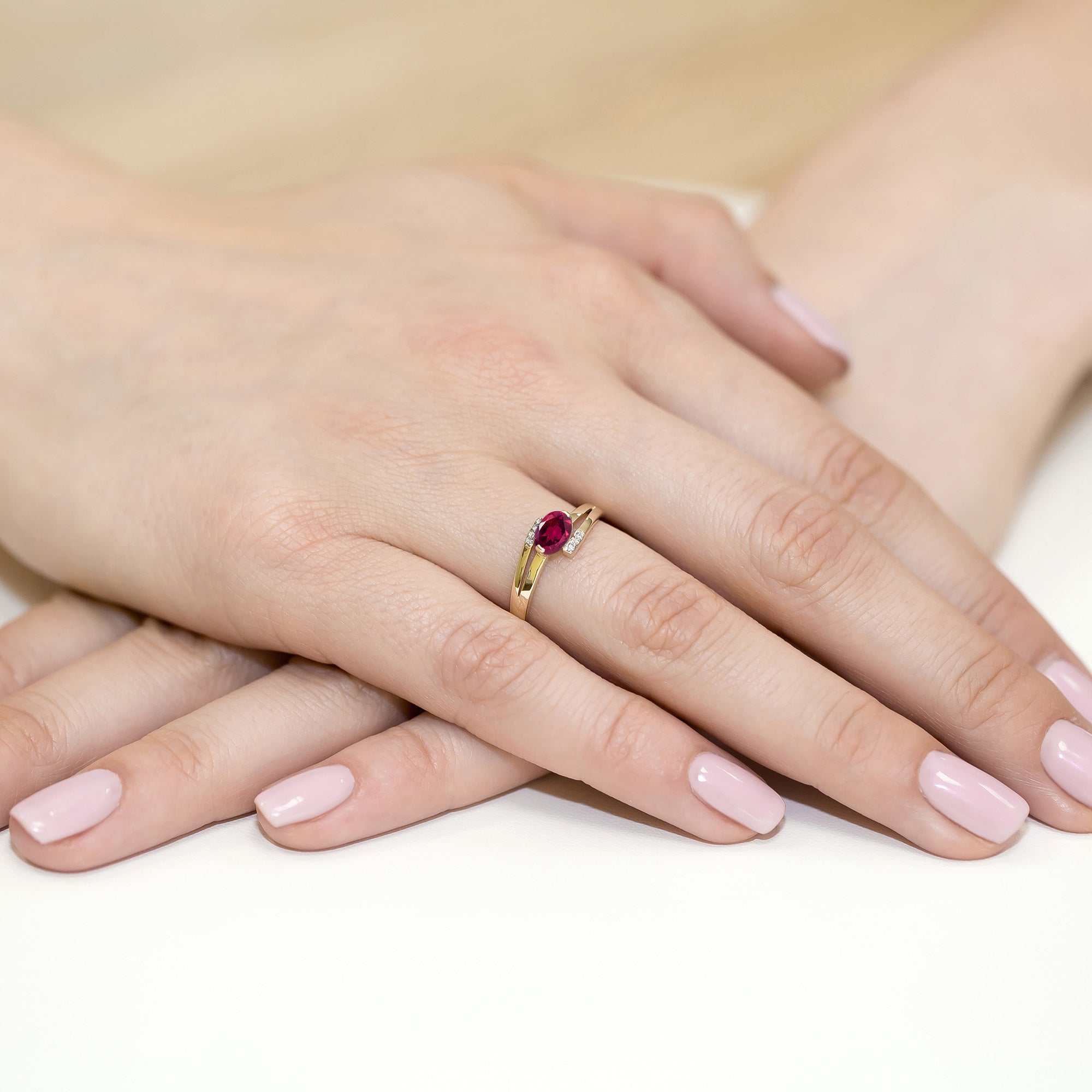Inel Aur 9K cu Rhodolite 0.50 ct si Diamante Naturale 0.05 ct