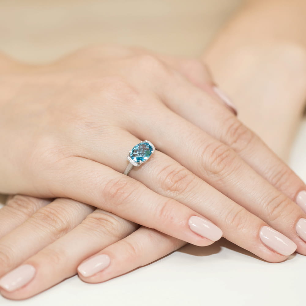 Inel Aur 9K cu Topaz Swiss 1.70 ct si Diamante Naturale 0.04 ct