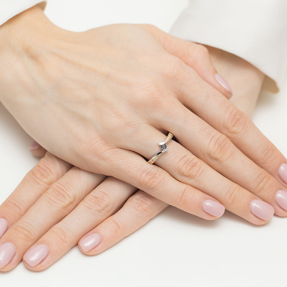 Inel Aur 9K cu Diamante Naturale Albe si Negre 0.15 ct