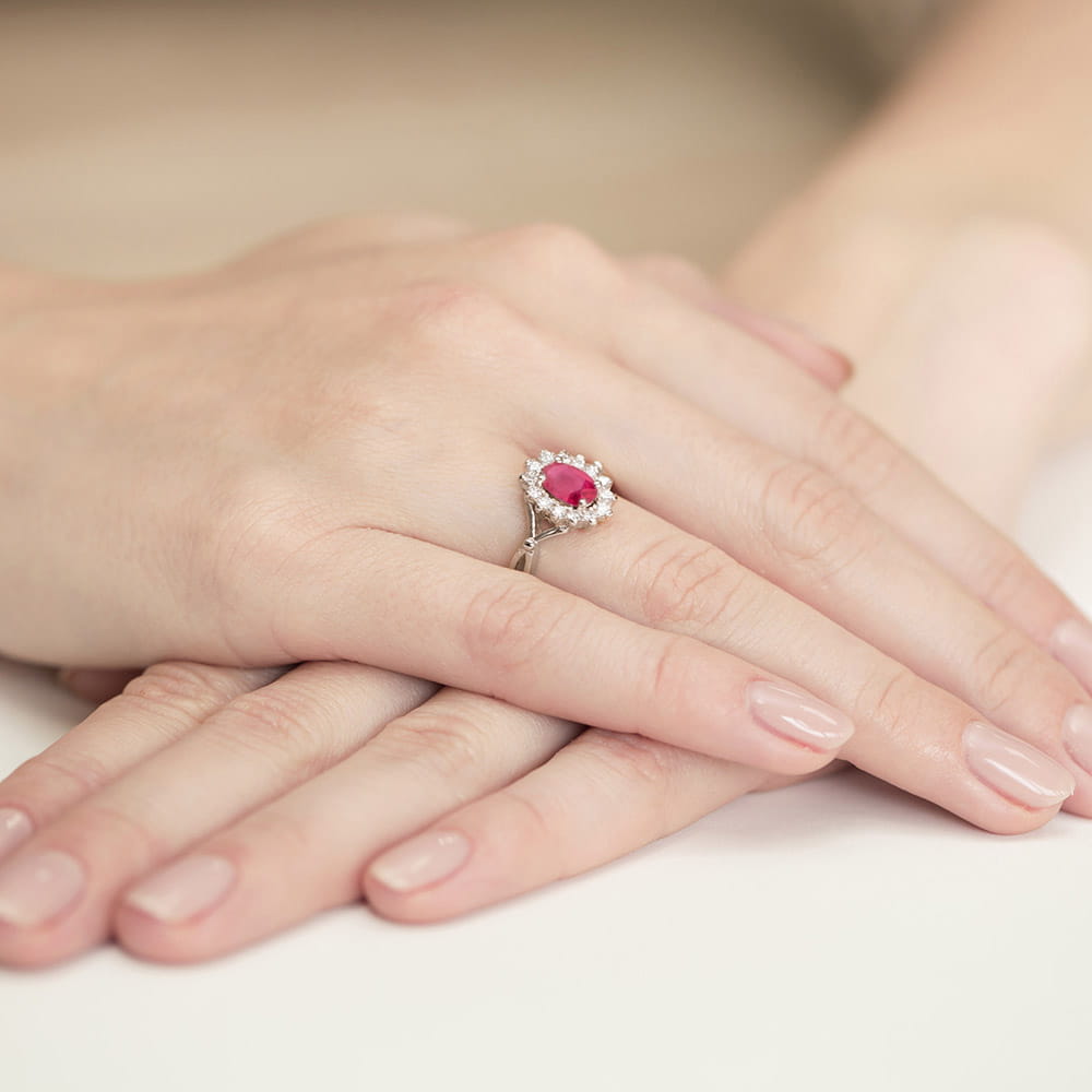 Inel Aur 9K cu Rubin 0.60 ct si Diamante Naturale 0.12 ct