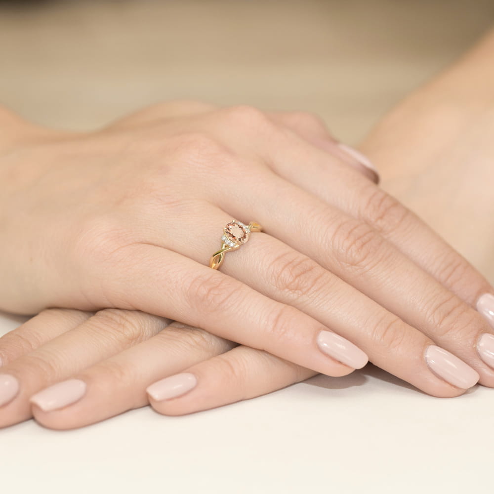 Inel Aur 14k cu Morganit 0.60 ct si Diamante 0.05 ct - Galben