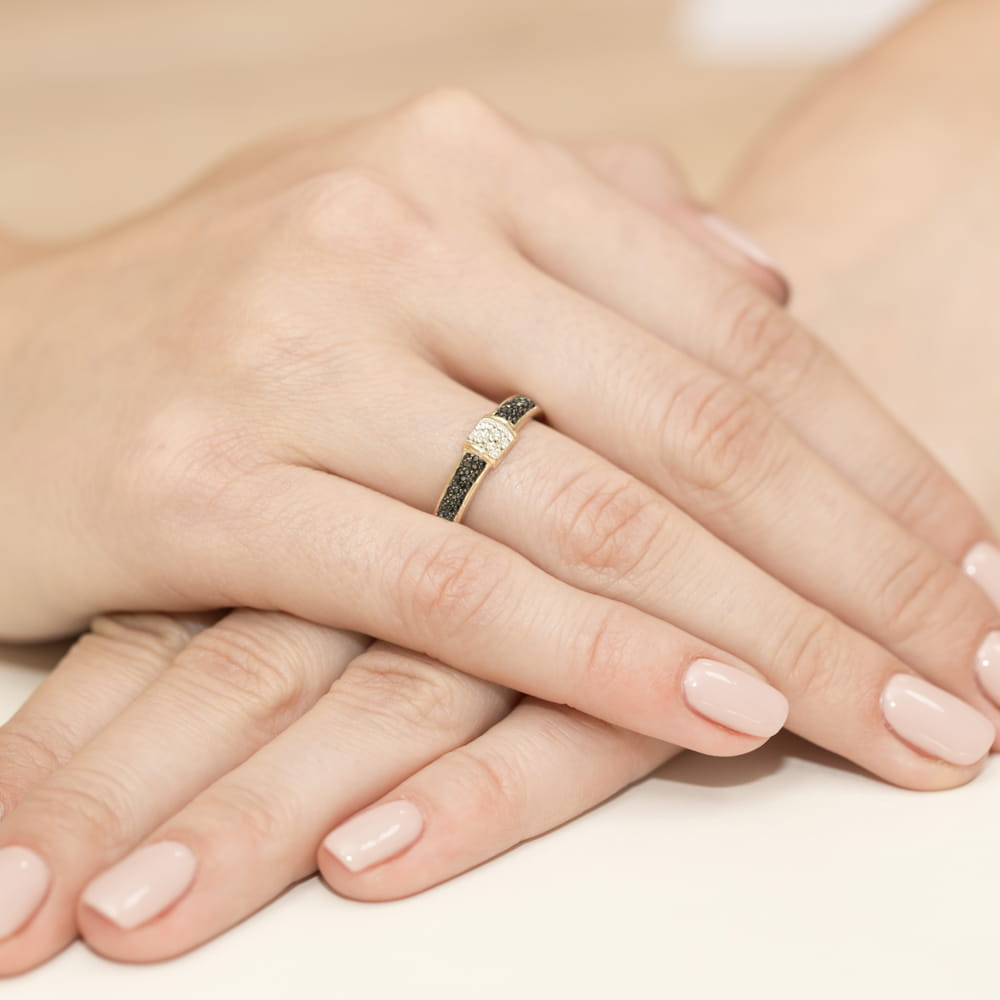 Inel Aur 9K cu Diamante Naturale Albe si Negre 0.19 ct