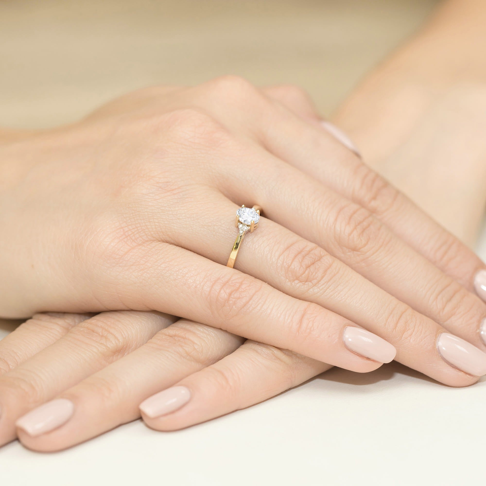 Inel Aur 9K cu Safir Alb 0.50 ct si Diamante Naturale 0.05 ct