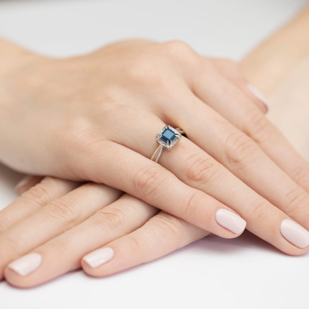 Inel Aur 9K cu Safir 0.70 ct si Diamante Naturale 0.06 ct