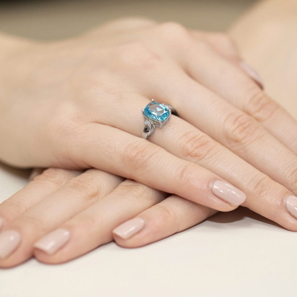 Inel Aur 9K cu Topaz Swiss 2.40 ct si Diamante Naturale 0.01 ct