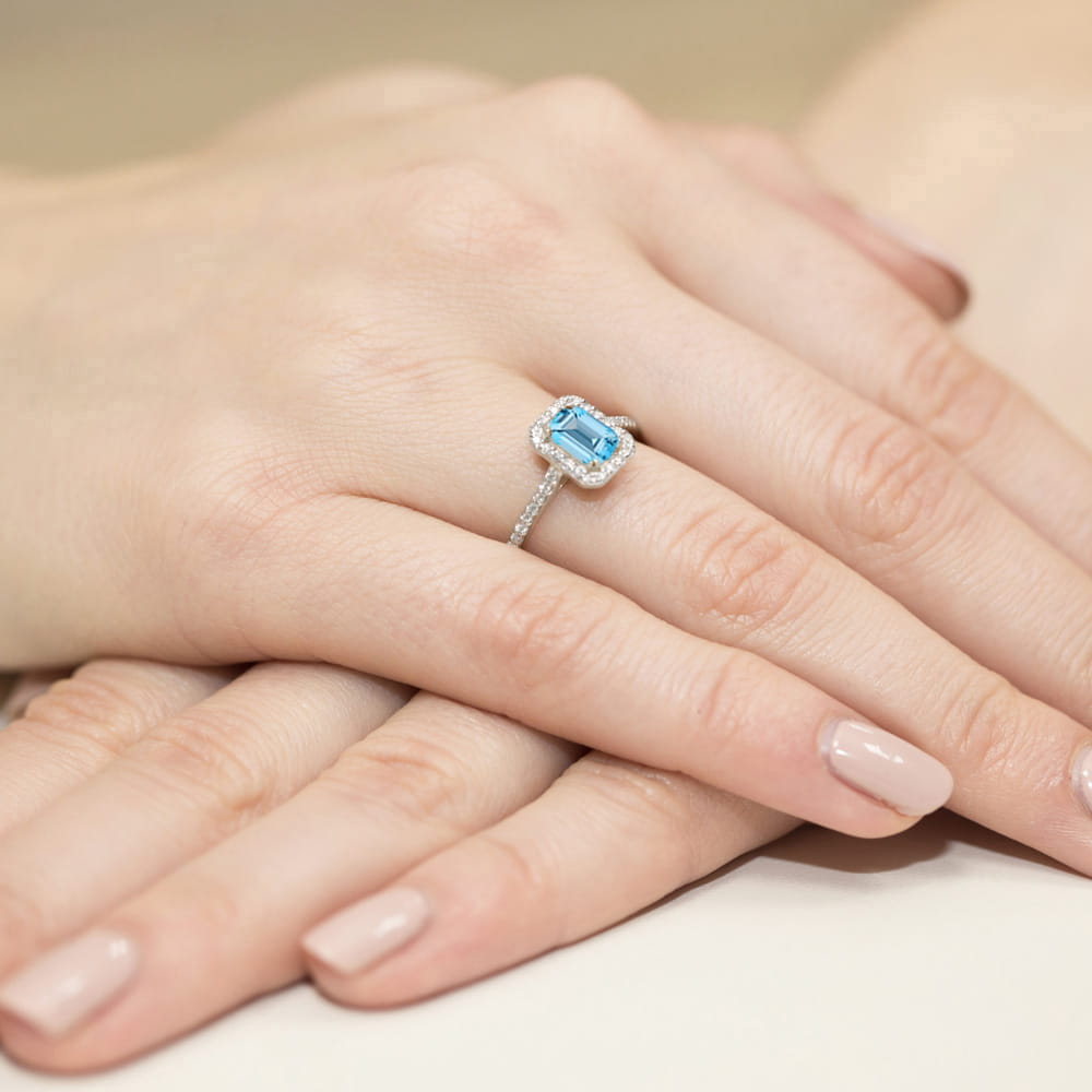 Inel Aur 9K cu Topaz Swiss 0.65 ct si Diamante Naturale 0.19 ct
