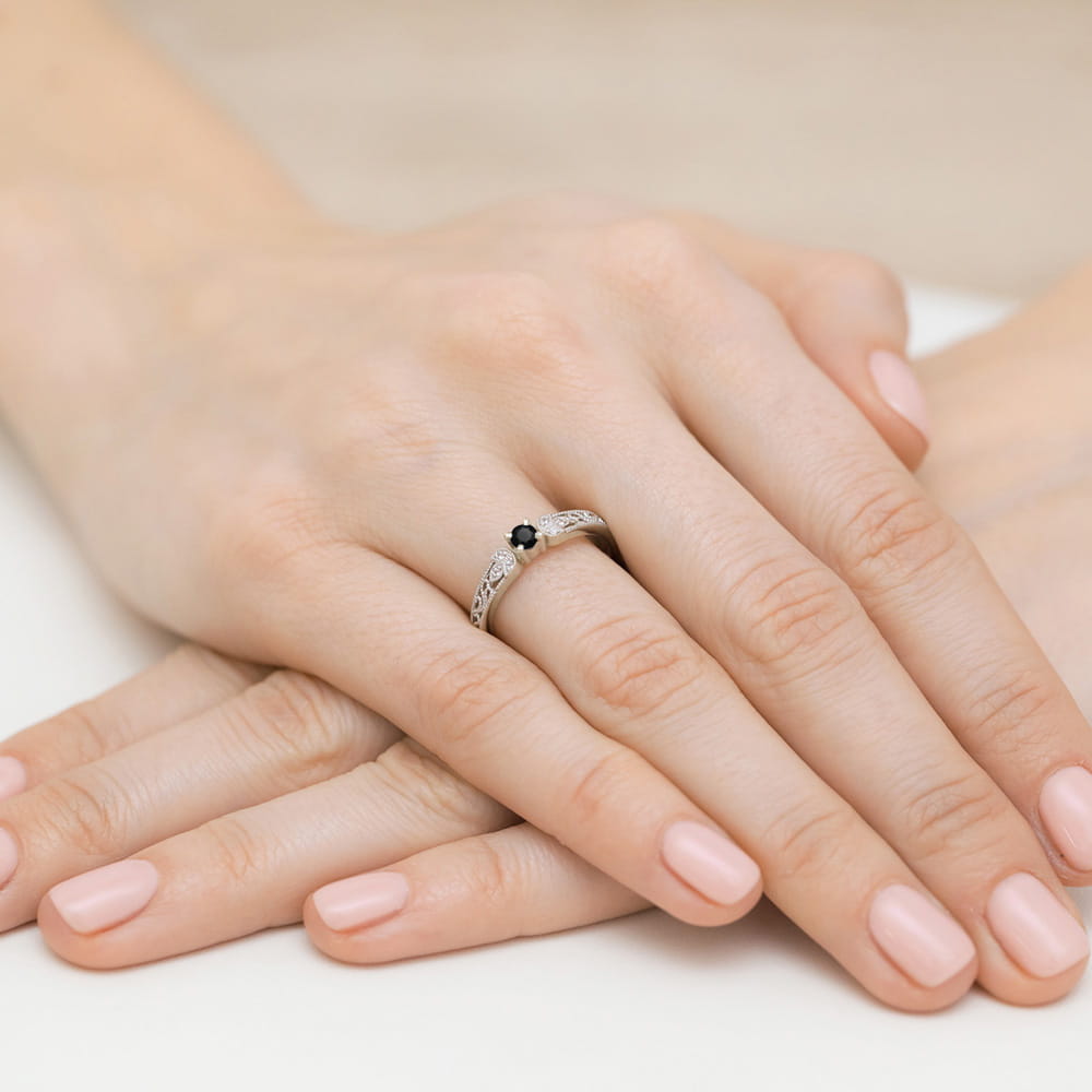 Inel Aur 9K cu Diamante Naturale Albe si Negre 0.15 ct