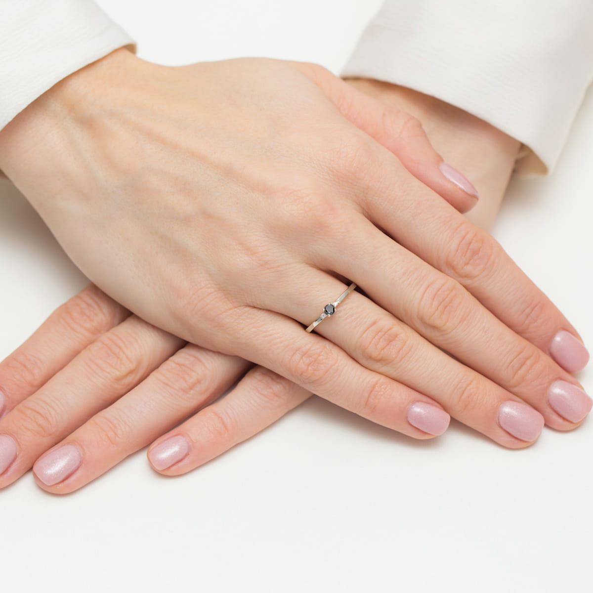 Inel Aur 9K cu Diamante Naturale Albe si Negre 0.13 ct