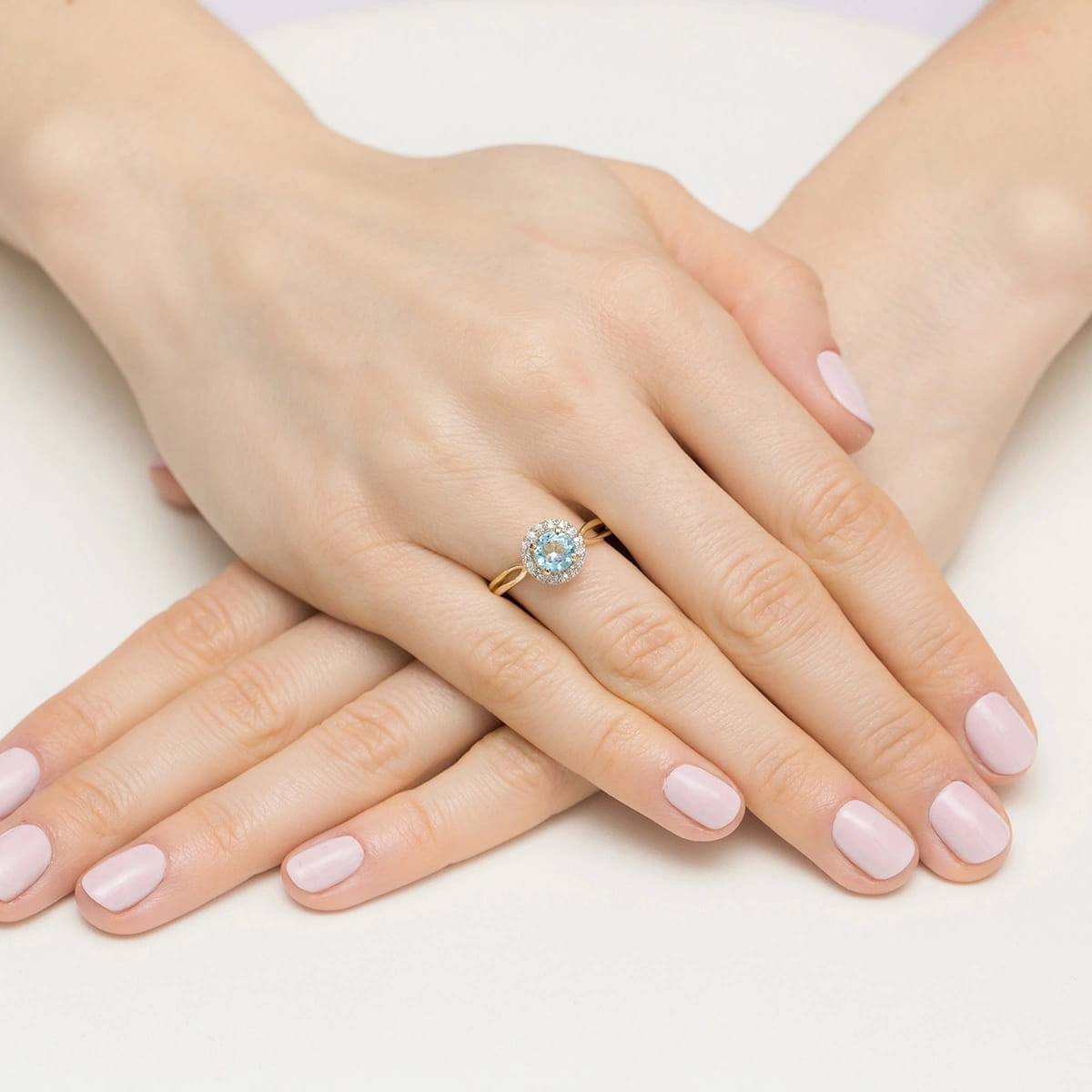 Inel Aur 9K cu Topaz Swiss 0.80 ct si Diamante Naturale 0.08 ct