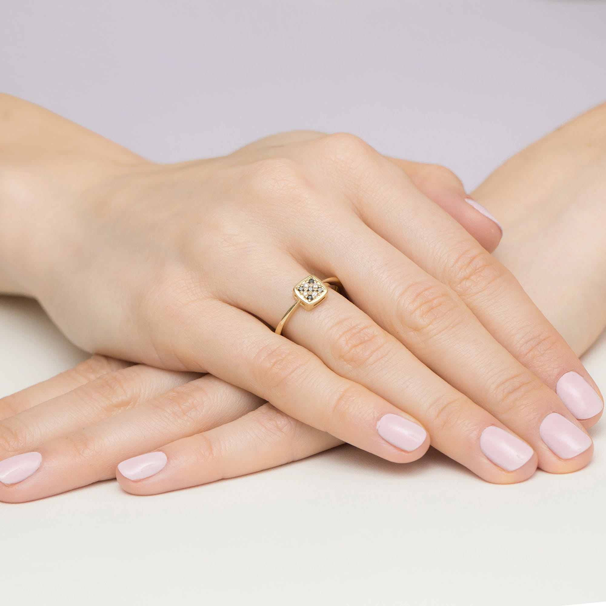 Inel Aur 9K cu Diamante Naturale Albe si Negre 0.13 ct