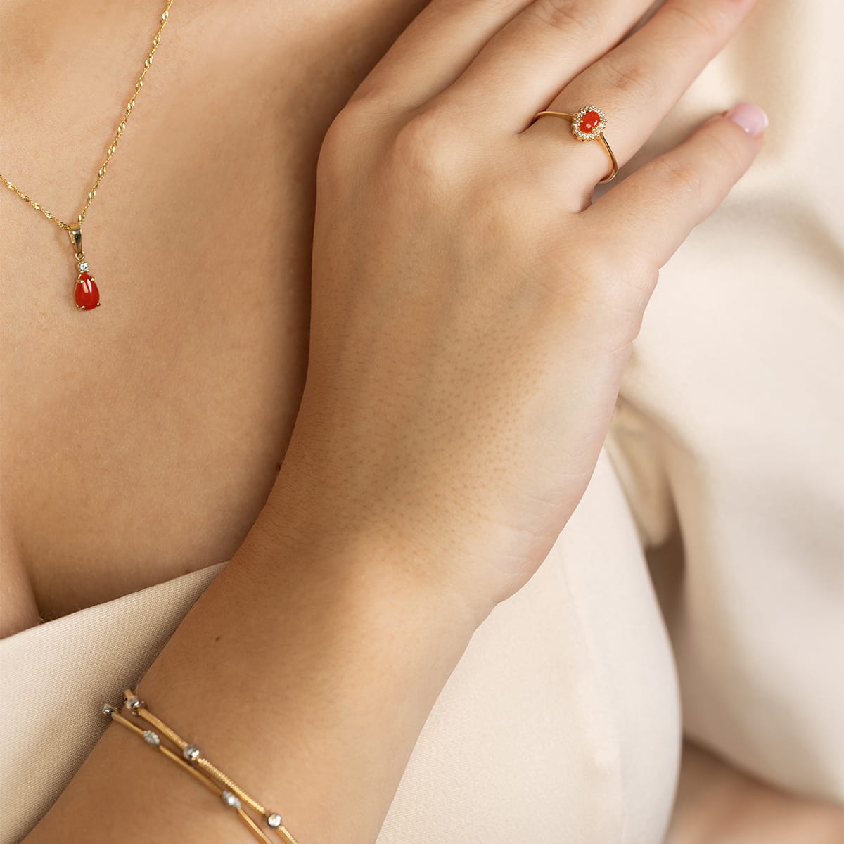 Inel Aur 9K cu Coral 0.20 ct si Diamante Naturale 0.08 ct