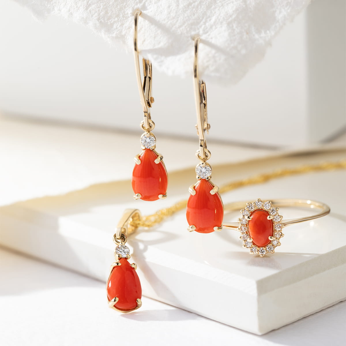Inel Aur 9K cu Coral 0.20 ct si Diamante Naturale 0.08 ct