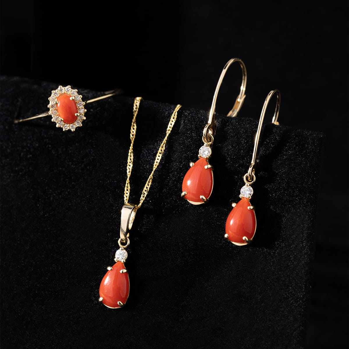Inel Aur 9K cu Coral 0.20 ct si Diamante Naturale 0.08 ct