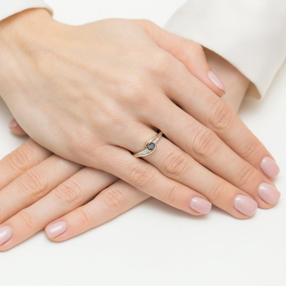 Inel Aur 9K cu Diamante Naturale Albe si Negre 0.36 ct