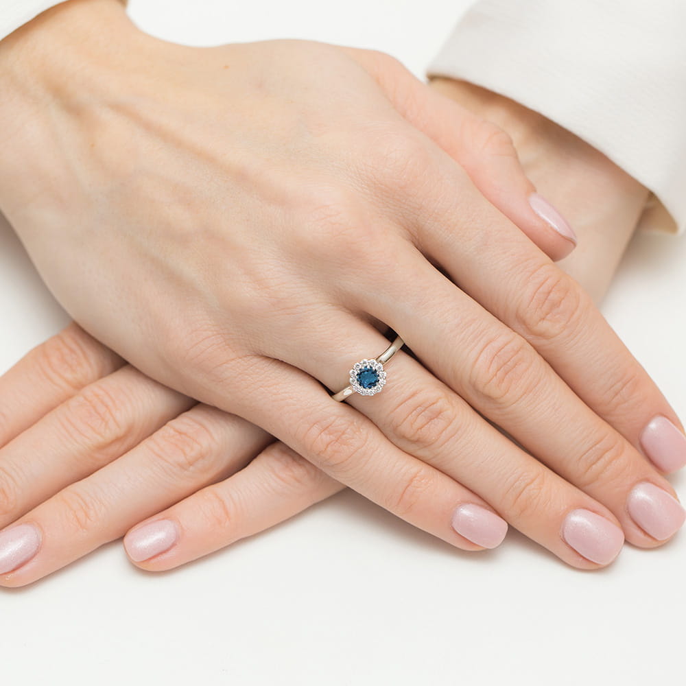 Inel Aur 9K cu Topaz London Blue 0.50 ct si Diamante Naturale 0.10 ct