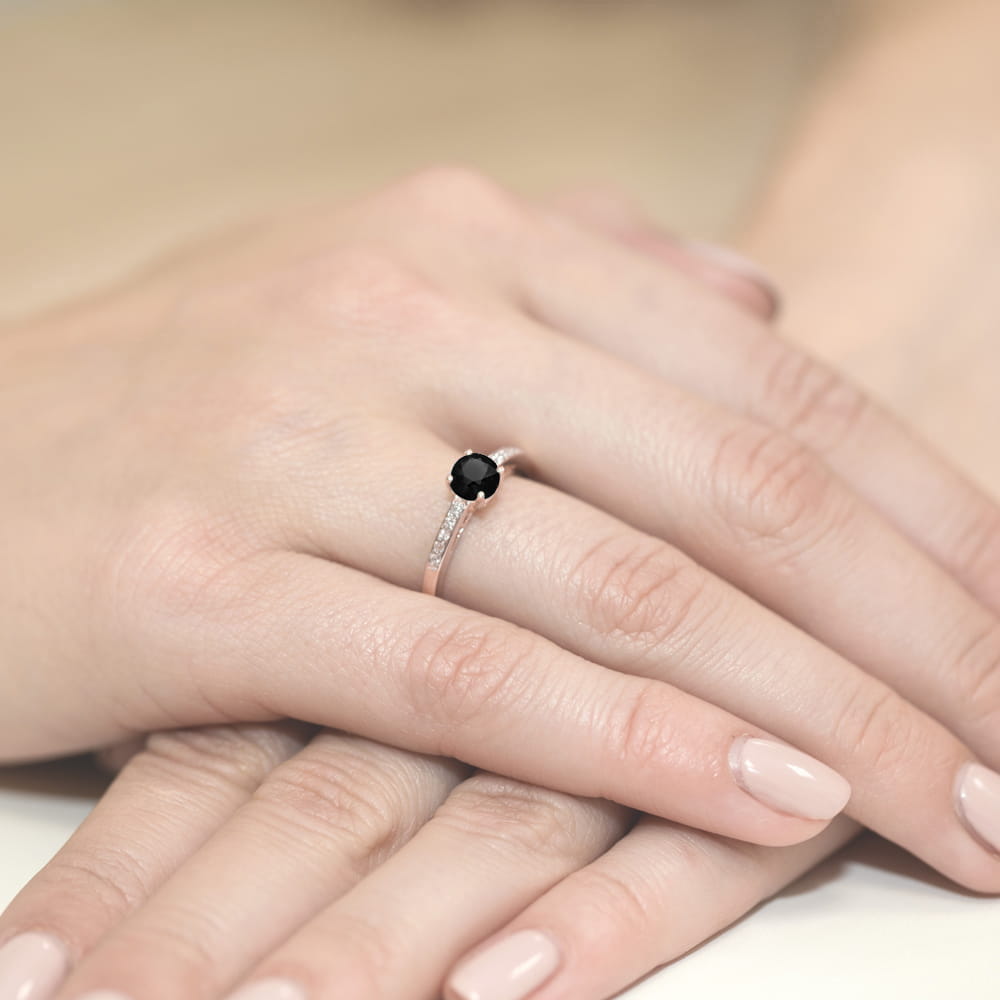 Inel Aur 14K cu Diamant Negru 0.50 ct si Diamante Laterale 0.05 ct - Roz