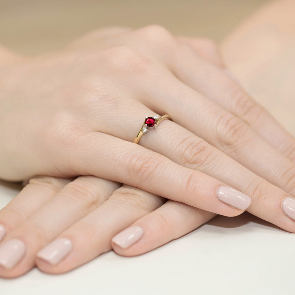 Inel Aur 14k cu Rubin 0.30 ct si Diamante Naturale 0.03 ct