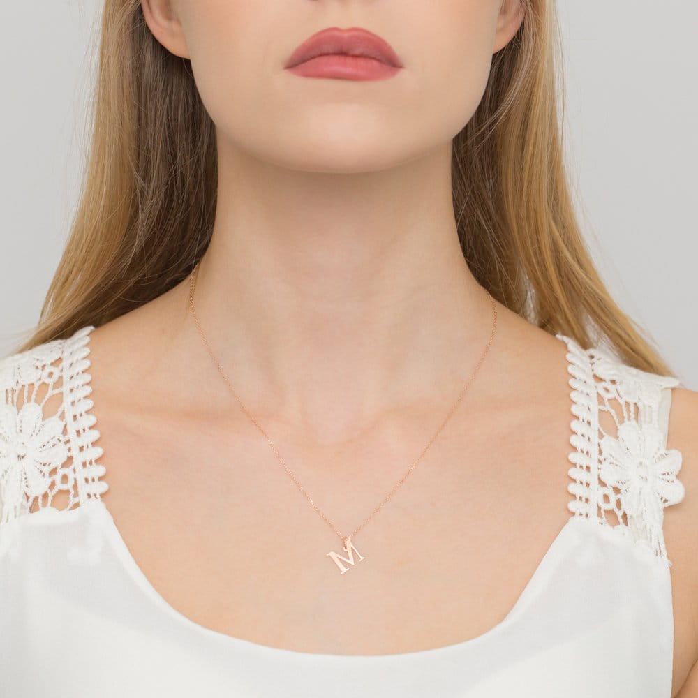 Pandantiv aur 14 K cu diamant 0.005 ct litera M 13x10 mm