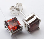 Cercei Argint 925 cu Garnet 0,5 cm lungime