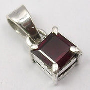 Pandantiv Argint 925 cu Garnet 1,4 cm lungime